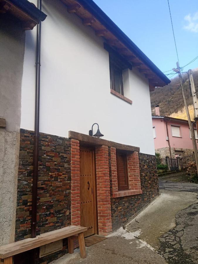 Casa Rural Gueilones, Parque Natural De Ponga Sobrefoz Buitenkant foto